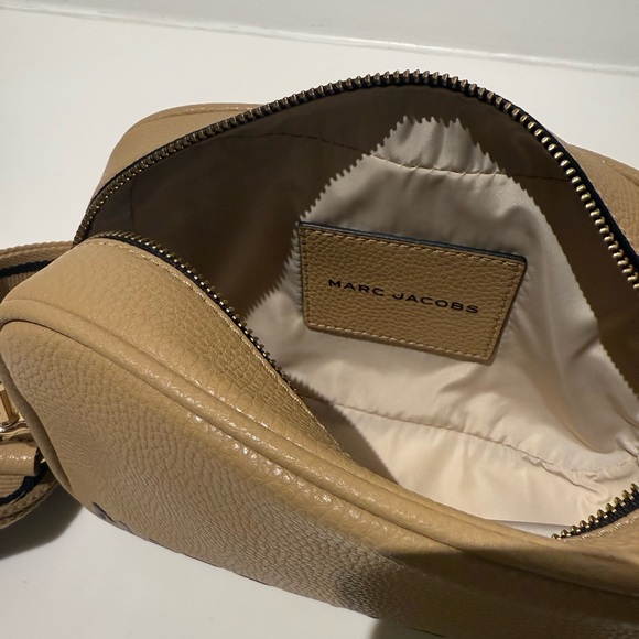 NWT Marc Jacobs camera bag iced coffee - Picture 3 of 3